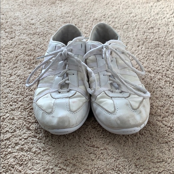 Nfinity Evolution Cheer Sneakers - Picture 2 of 3